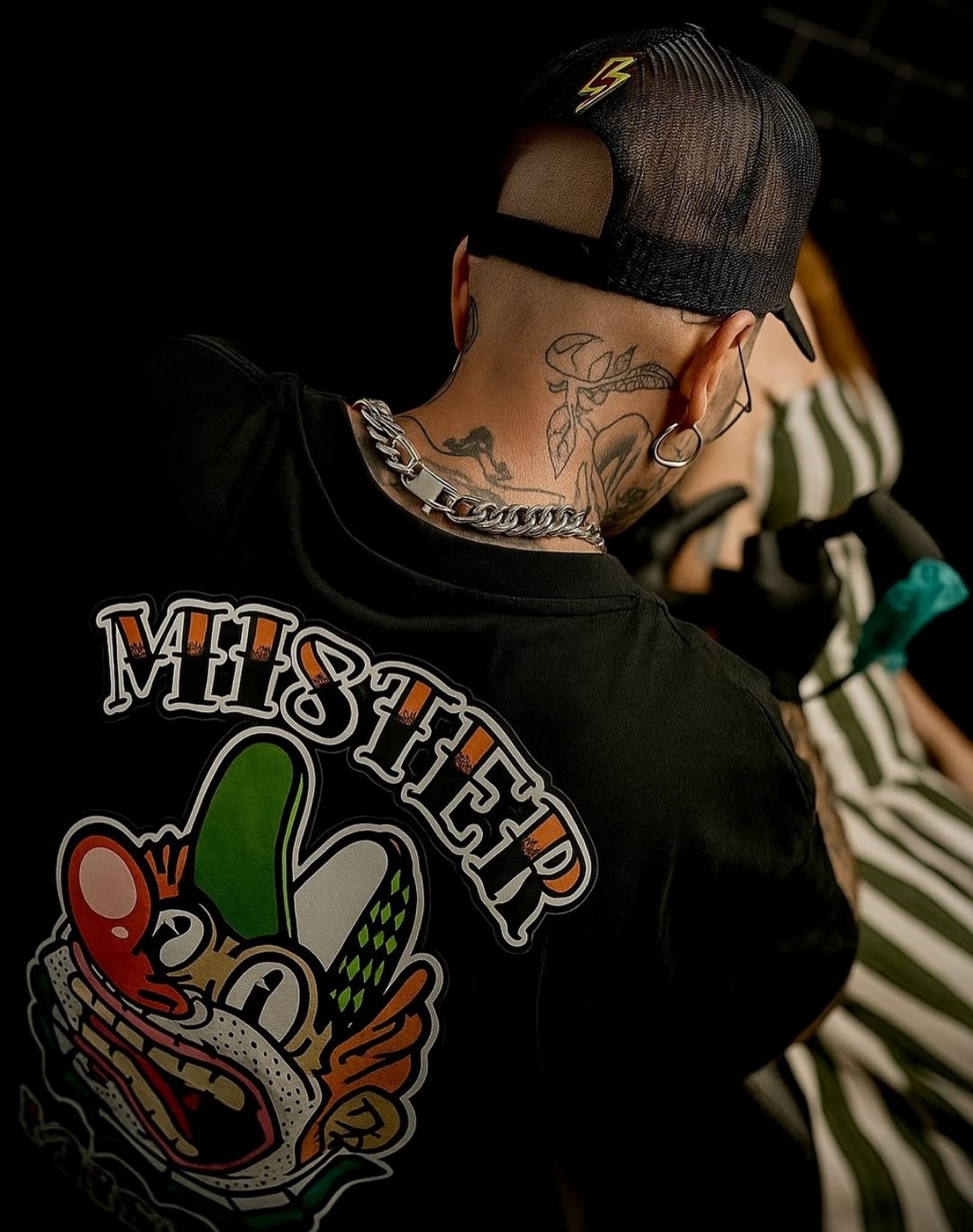 Pako con una prenda de la colección Mister Payaso